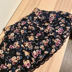 Stradivarius medium floral skirt